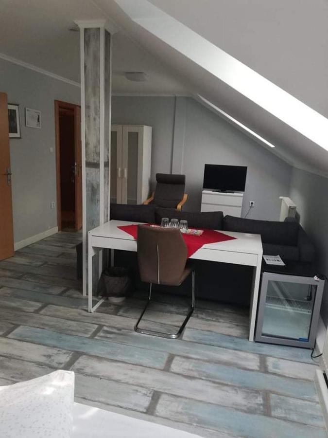 Twins Hotel Hurbanovo Bagian luar foto