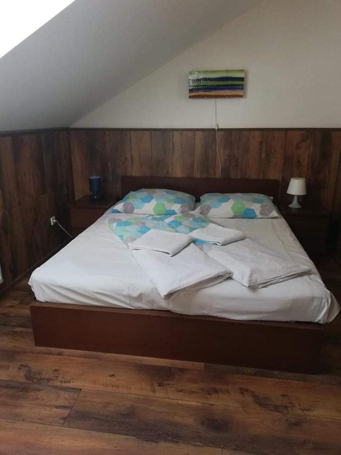 Twins Hotel Hurbanovo Bagian luar foto