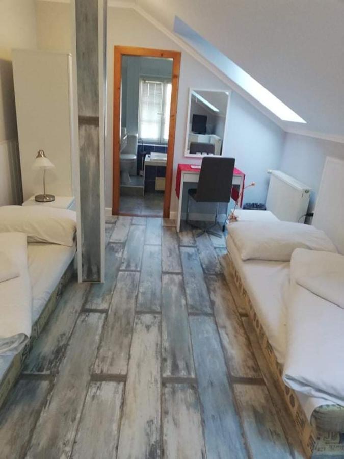 Twins Hotel Hurbanovo Bagian luar foto