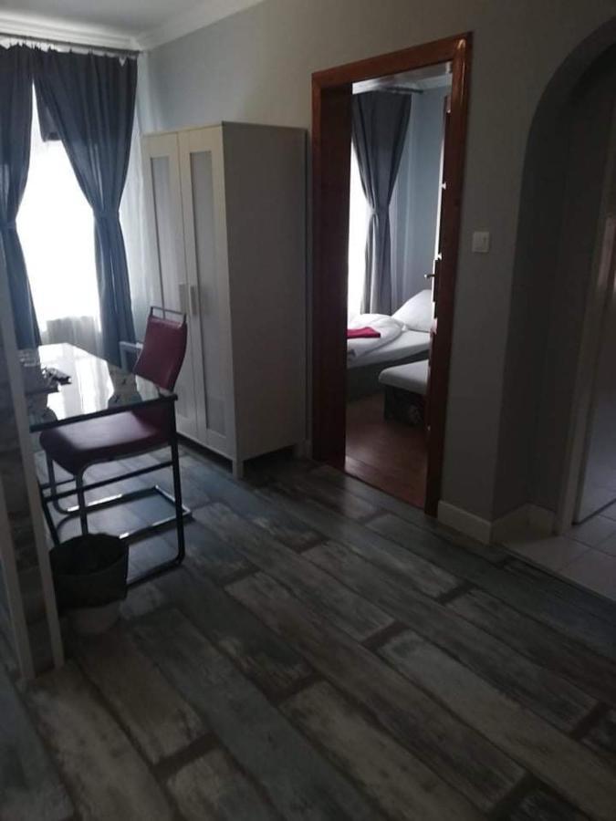 Twins Hotel Hurbanovo Bagian luar foto