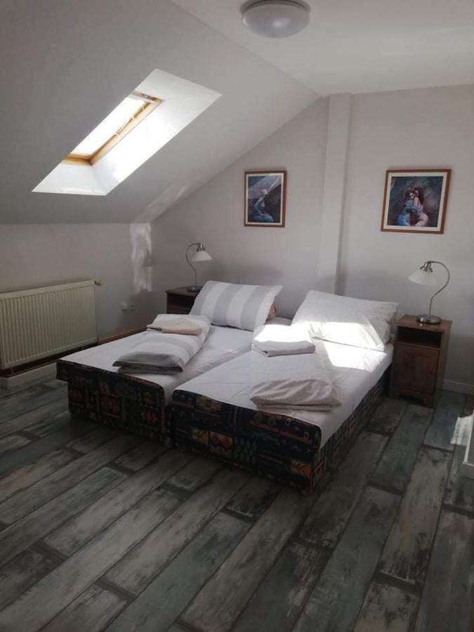 Twins Hotel Hurbanovo Bagian luar foto