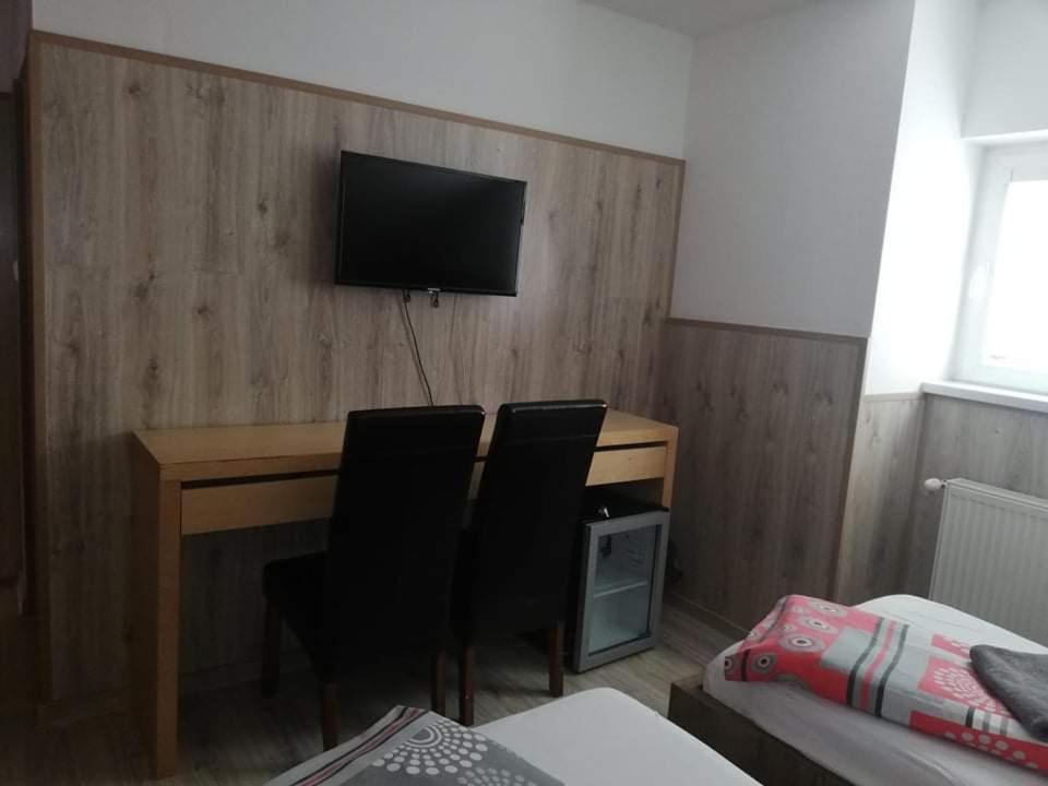 Twins Hotel Hurbanovo Bagian luar foto