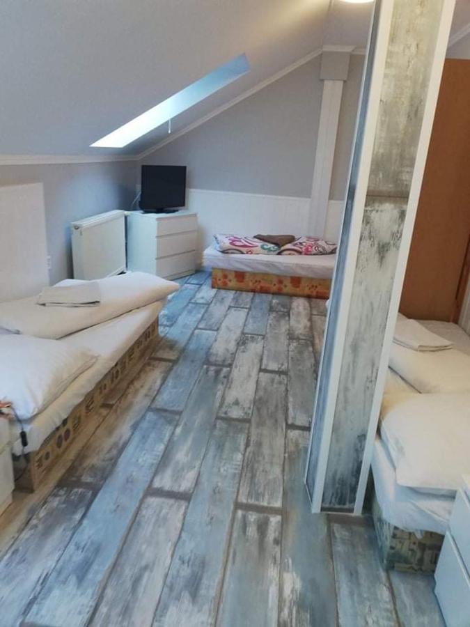 Twins Hotel Hurbanovo Bagian luar foto