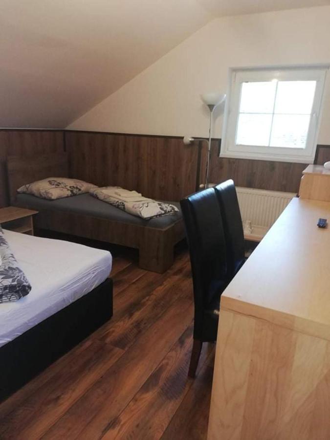 Twins Hotel Hurbanovo Bagian luar foto