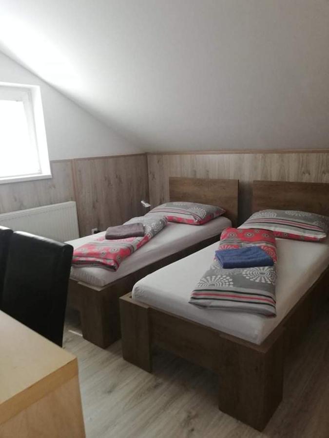 Twins Hotel Hurbanovo Bagian luar foto