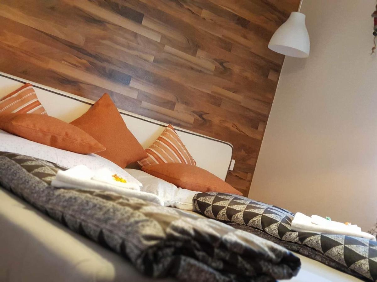 Twins Hotel Hurbanovo Bagian luar foto